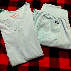 Scrubs XS Adar Top and Bottom light teal.